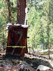 john-muir-trail-toilet13-day14  Muir Trail Ranch w.jpg (445611 bytes)